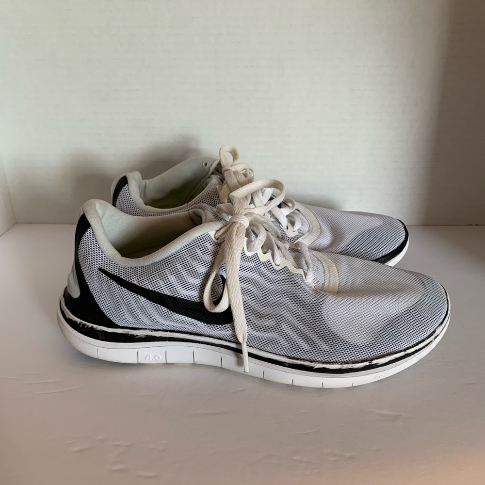 Nike Free 4.0 bare foot sneakers